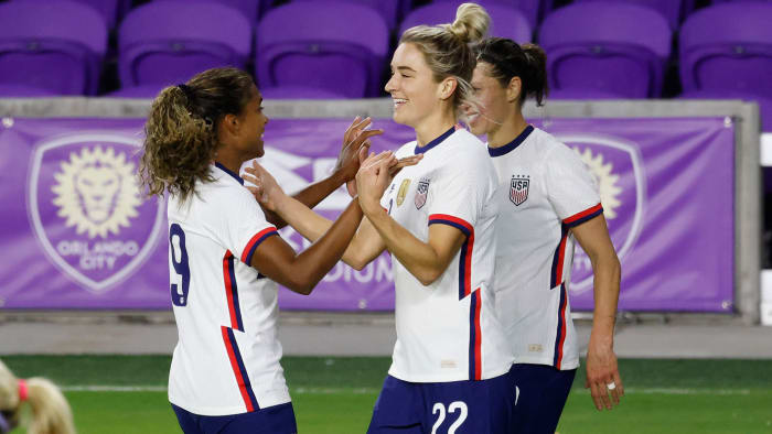USWNT's Catarina Macario and Kristie Mewis